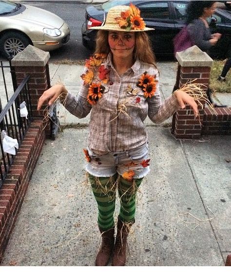 Diy Halloween Costumes Scarecrow, Easy Scarecrow Costume, Scarecrow Costume Women, Diy Scarecrow Costume, Halloween Costumes Scarecrow, Diy Scarecrow, Halloween Costumes For Work, Scarecrow Costume, Deer Costume