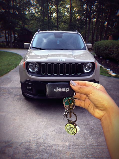 Jeep Renegade Aesthetic, New Car Photo, Car Interior Diy, Life Goals Future, Girly Car Accessories, Vision Board Photos, Vision Board Pictures, Dream Cars Jeep, Girly Car