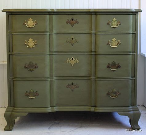 Dresser. AS Olive and dark wax. Annie Sloan Chalk Paint Olive, Masculine Dresser, Rethunk Junk, Chalk Paint Projects, Annie Sloan Paints, Green Furniture, Green Sage, Dark Wax, Chalk Paint Furniture