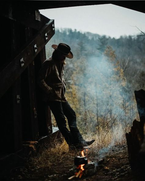 American Western Aesthetic, Lone Cowboy Aesthetic, Filson Aesthetic, Western Life Aesthetic, Country Man Aesthetic, Cowboys Aesthetic, Cowboy Outfit Ideas, Gay Cowboy Aesthetic, Photo Ideas For Men