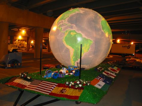 Around The World Float Theme, Christmas Around The World Parade Float Ideas, Christmas Around The World Float Ideas, Christmas Around The World Parade Float, 7 World Wonders, Car Decoration Ideas, Tailgate Decorations, Christmas Parade Floats, Homecoming Floats