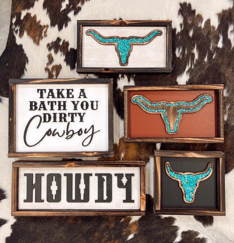 We��’ve got you covered on cute, western home decor 😍✨ •• Shop here >> https://thecrookedcactusbtq.com/collections/home-decor Western Boutique Decor, Western Home Decor Diy, Diy Western Home Decor, Pmu Room, Rustic Western Home Decor, Western Office Decor, Western Office, Western Signs, Western Bedroom Decor