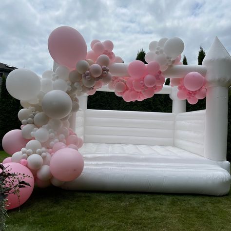 Bounce House Balloon Garland, White Bounce House, Pink Jumper, Pink Balloons, Bounce House, Grad Party, Girl Party, Grad Parties, Balloon Garland