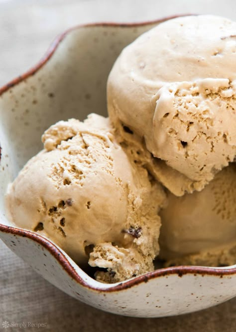 Heath Bar Ice Cream, Ice Cream Recipes Machine, Homemade Ice Cream Cake, Heath Bar, Heath Bars, Ice Cream Maker Recipes, I Scream For Ice Cream, Yogurt Ice Cream, Protein Ice Cream