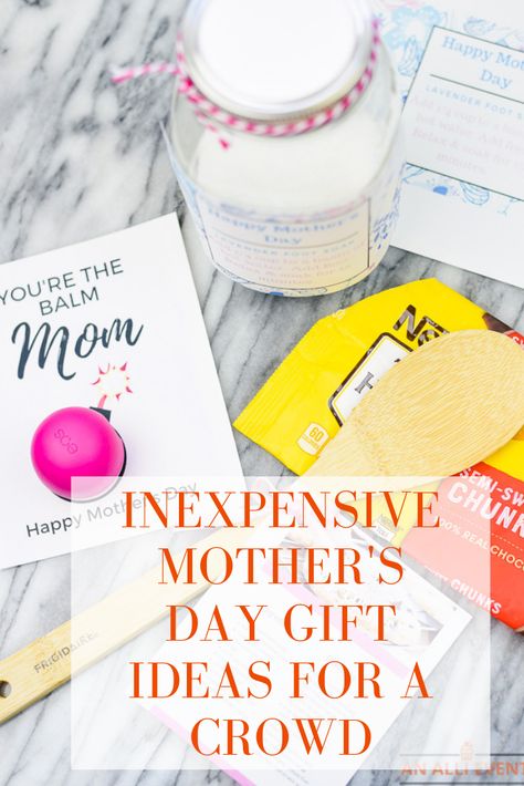 These DIY budget-friendly gift ideas are perfect when you need Mother's Day Gifts for a crowd. Plus, they are all easy to put together. #MothersDayGiftIdeas #MothersDay #DIYMothersDayGifts Mother’s Day Gifts For Volunteers, Mother’s Day Gifts From The Church, Small Diy Mothers Day Gifts, Mother Day Giveaway Ideas, Co Workers Mother’s Day Gifts, Ministering Mothers Day Gift Ideas, Small Mothers Day Gift Ideas Easy Diy, Mother’s Day Gift For Staff, Church Gifts For Mother’s Day