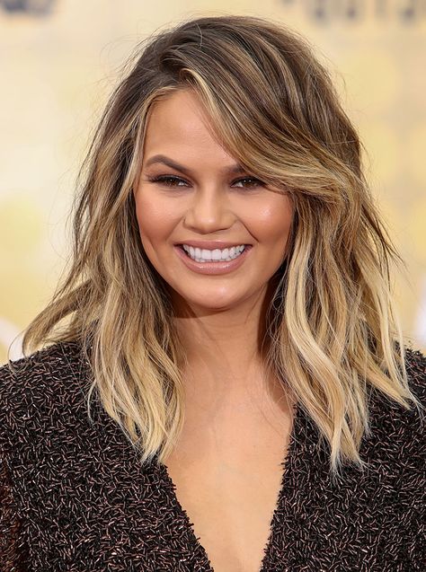 Chrissy Teigen in Dion Lee dress Chrissy Teigen Hair, Beige Blond, Blond Balayage, Ombre Hair Blonde, Balayage Blonde, Hair With Bangs, Short Hair Balayage, Chrissy Teigen, Ombre Hair Color