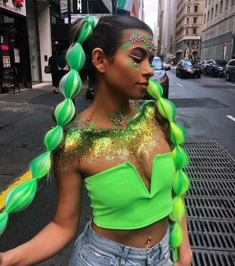 Rave Hairstyles With Fake Hair, Rave Hair Extension Ideas, Neon Party Hairstyles, Festival Braids With Color Extensions, Edc Hairstyles, Neon Hairstyles, Rave Hairstyles Braids, Neon Braids, Festival Hair And Makeup