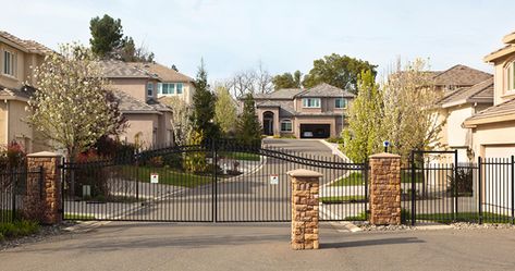 Homes in gated communities command significantly higher prices – almost $30,000 on average – but these neighborhoods’ additional amenities can also reduce sale prices because they bring maintenance costs that outweigh the benefits of the amenities, according to recent research published by the Ameri Gated Community Houses, Lavish Houses, Gated Neighborhood, Community Homes, Community House, Community Housing, Modern Style House Plans, Poor People, Real Estate Tips