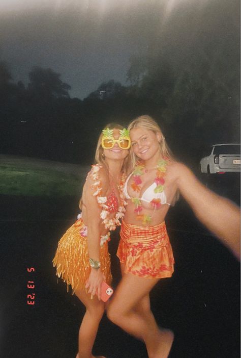 Tropical Football Theme Outfit, Hawaii Football Game Theme, Fnl Themes, Hawaii Night, Frat Party Outfit, School Dance Outfits, Dance Fits, Girl Hood, Spirit Days