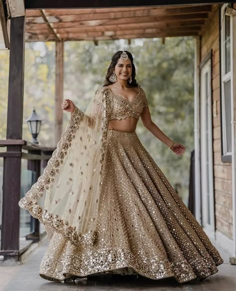 Gold Is The New Red: The Glitziest Gold Outfits We Spotted On Brides! Lehenga Golden, Golden Bridal Lehenga, Pastel Lehenga, Non Traditional Wedding Rings, Engagement Dress For Bride, Engagement Lehenga, Reception Outfits, Gold Lehenga, Traditional Wedding Rings