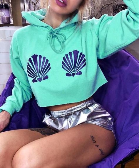 Mermaid Party Costume, Mermaid Sweatshirt, Rave Ideas, Rave Outfits Edc, Festival Outfits Women, Mermaid Shirt, Super Party, Mermaid Outfit, Party Clothes