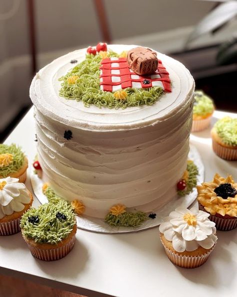 Picnic Theme Cake Ideas, Bbq Theme Cake, Picnic Themed Baby Shower Ideas, Picnic Theme Cake, Picnic Cake Ideas, Picnic Theme Birthday, Picnic Themed Birthday Party, Picnic Birthday Cake, Picnic Cupcakes