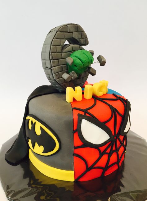 Spider Man Batman, Spiderman And Batman, Batman Cupcakes, Superman Hero, Batman Cake, Man Cake, Batman Birthday, Spiderman Cake, Batman Superman