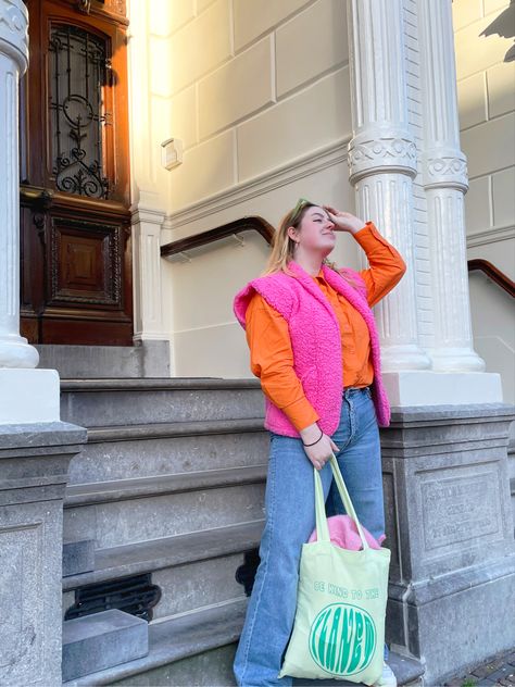 Cute colorfuk outfit check at Herengracht, Amsterdam. Cute pink teddy gilet with orange blouse. Pink Gilet Outfit, Pink Vest Outfit, Cute Colorful Outfits, Teddy Gilet, Gilet Outfit, Colorful Outfit, Pink Vest, Pink Teddy, Outfit Check