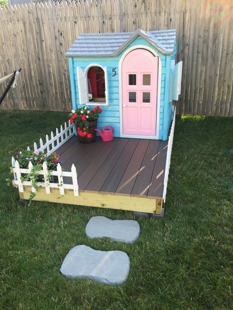 Little tikes playhouse makeover! All you need is a few cans of spray paint and a lot of patience. Did this fun project over a weekend, well worth it! Little Tikes Playhouse Makeover, Backyard Playhouse Ideas, Kids Yard, Diy Playhouse, Backyard Playhouse, Build A Playhouse, Playhouse Outdoor, Backyard Playground, Backyard Play