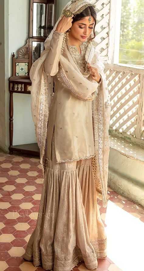 Nikkah Garara Dress, Nikkah Inspo Dresses, Off White Nikkah Dress, Gharara For Bride, Nikah White Dress, Pakistani Bride Outfit, Pakistani Suits For Wedding, Mayun Dresses Pakistani, Nikkah Dress Ideas