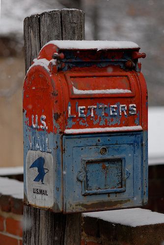 Old US Mailbox geocache, awesome! Cool letterbox hybrid idea. Us Mailbox, Old Mailbox, Vintage Mailbox, You've Got Mail, Pot Pourri, Post Box, Geocaching, Letter Box, Mail Art