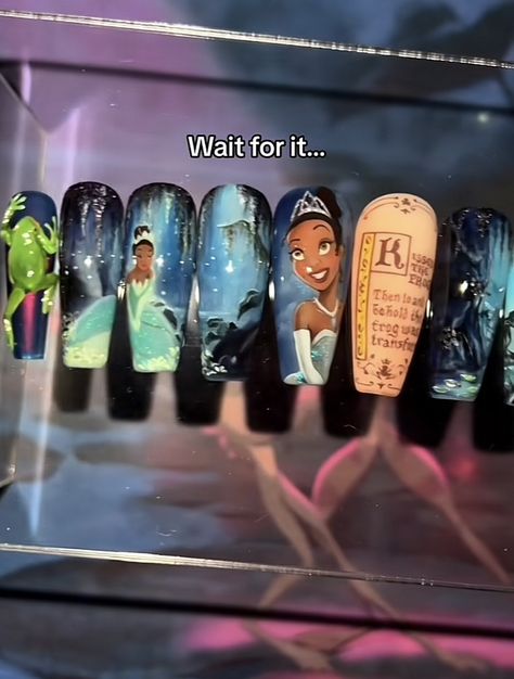 Princess And The Frog Nail Art, The Princess And The Frog Nails, Frog Nails Short, Princess And The Frog Nail Designs, Vivxue Nails, Disney Princess Nail Designs, Princess Tiana Nails, Tiana Nails, Princess And The Frog Nails