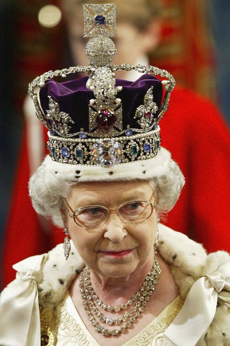 15 of Queen Elizabeth's Diamonds That You Have to See to Believe Queen Elizabeth Crown, Princesa Elizabeth, The Queen Of England, Imperial State Crown, Royal Diamond, Reine Elizabeth Ii, Royal Crowns, Reine Elizabeth, Elisabeth Ii