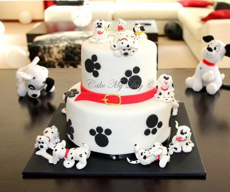 101 dalmatians - by Cake My Day @ CakesDecor.com - cake decorating website Cake My Day, 101 Kiskutya, Disney Birthday Cakes, Puppy Cake, Kolaci I Torte, Dog Cakes, Character Cakes, Dog Cake, Disney Cakes