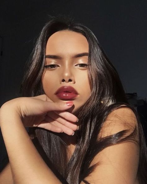 10 Sexy Makeup Ideas For Valentines Day - Society19 Dark Lip, Dark Red Lips, Day Makeup Looks, Linda Hallberg, Valentines Day Makeup, Glossy Makeup, Shiny Lips, Makeup Idea, Beauty Make-up