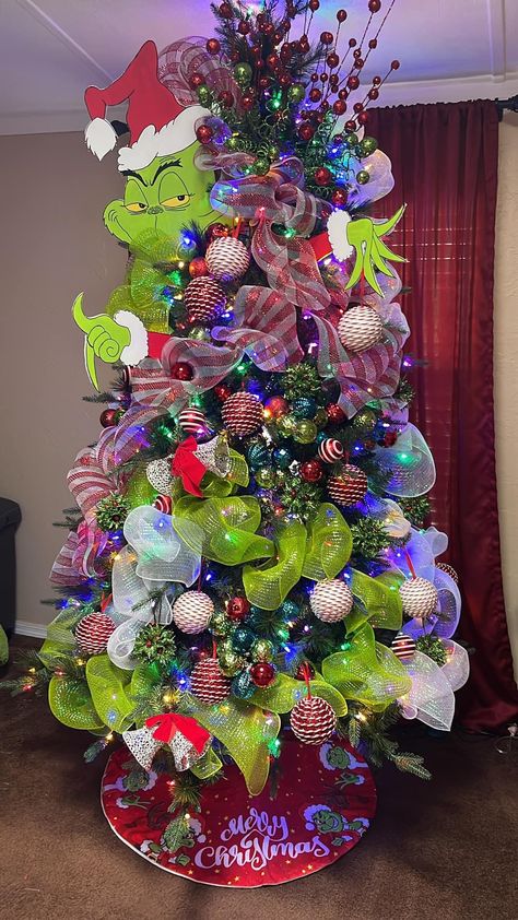 Themed Christmas Tree Ideas, Grinch Christmas Decor, Grinch Decorations, Themed Christmas Tree, Grinch Christmas Party, Whoville Christmas, Grinch Christmas Tree, Tree Artificial, Grinch Christmas Decorations