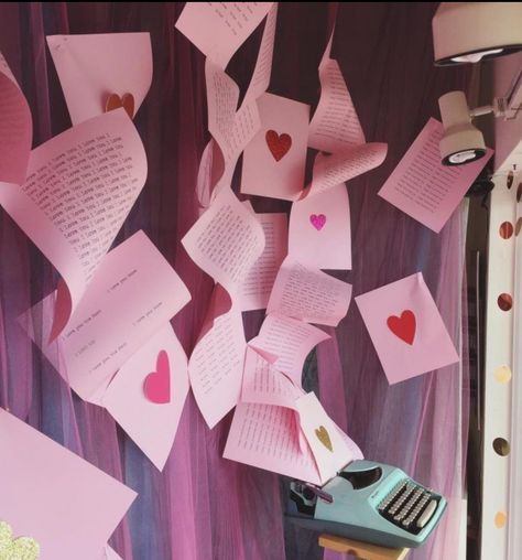 Vintage Valentines Aesthetic, Valentines Day Backdrop, Valentines Window Display, Valentines Day Aesthetic, Valentines Aesthetic, Valentines Day Romantic, Valentine Backdrop, Diy Paper Toys, Ideas Valentines Day