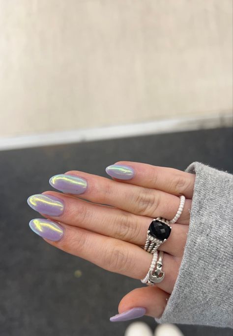 Cute Light Purple Nail Designs, Light Purple With Chrome Nails, Iridescent Lavender Nails, Light Purple Pearl Nails, Purple Hailey Bieber Nails, Purple Irridescent Nails Almond, Lilac Iridescent Nails, Light Purple Crome Nails, Light Purple Chrome Nails Almond