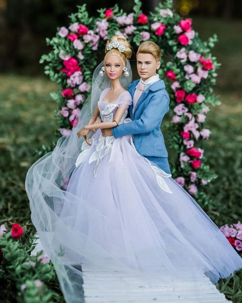 Barbie And Ken Dolls, Dolls House Shop, Barbie Bridal, Ken Dolls, Barbie Wedding Dress, Barbie Bride, Barbie Wedding, Barbie Gowns, Bride Dolls