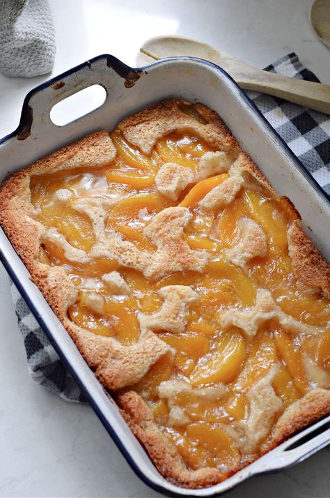 Old Fashion Peach Cobbler, Old Fashioned Peach Cobbler, Best Peach Cobbler, Cobbler Recipes Easy, Easy Peach Cobbler, Summer Sweets, Dump Cakes, Peach Cobbler Easy, Perfect Peach