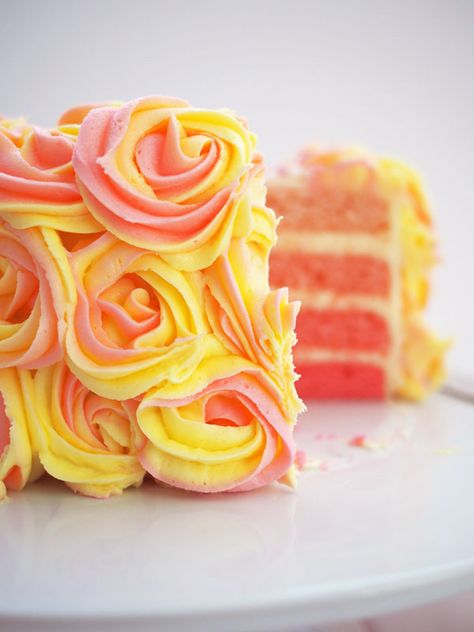 Yellow Theme Cake, Pink Lemonade Cookies, Pink Lemonade Cake, Pink Lemonade Recipes, Pink And White Ombre, Ombré Cake, Pink Ombre Cake, Lemonade Cake, Lemonade Cupcakes