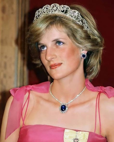 Princess Diana Crown, Princess Diana Images, Diana Princesa, Princess Diana Hair, Queen Hat, Royal Crown Jewels, Princess Diana Fashion, Princess Diana Family, Princess Diana Pictures