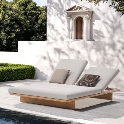 Outdoor lounge chair