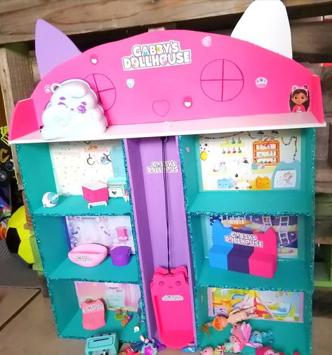 Lol House Diy, Gabby’s Dollhouse Bedroom, Gabbys Dollhouse Valentines Boxes, Meow Meow Mailbox Gabbys Dollhouse Diy, Gabbys Dollhouse Diy House, Diy Gabby’s Dollhouse, Gabby Dollhouse Valentine Box Ideas, Diy Gabbys Dollhouse, Gaby Dollhouse Party Ideas