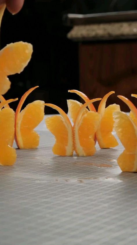 #GrowYourOwnFruit Fruit Garnish, Fruit Creations, Fruit Platter Designs, Decorações Com Comidas, Food Art For Kids, Food Sculpture, Fruit And Vegetable Carving, Amazing Food Decoration, Amazing Food Art