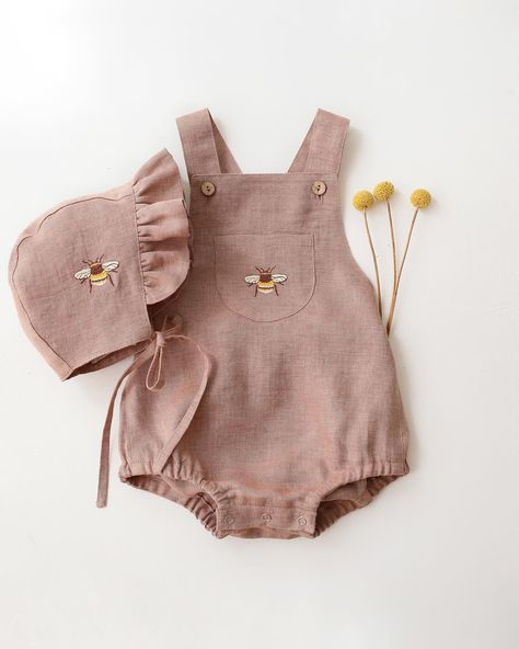 🐝 BUMBLEBEE EMBROIDERY 🐝 I am so happy you are loving our new Bumblebee embroidery 💛 it’s just the cutest, isn’t it 💛 it fits both boys and girls outfits 💛 here featured is a lovely order with this embroidery added - Straps Pinafore and Ruffle Brimmed Bonnet in Rose Smoke linen Embroidery Kids Clothes, Baby Outfits Girl, Bumblebee Embroidery, Baby Dust, Kids Dress Patterns, Baby Inspiration, Embroidery On Clothes, I Am So Happy