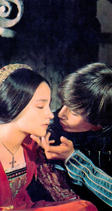 ROMEO & JULIET (1968) Dir. Franco Zeffirelli's masterpiece. Starring Leonard Whiting & Olivia Hussey. (S'il vous plaît suivre minkshmink sur pinterest) #romeoandjuliet #leonardwhiting #oliviahussey #francozeffirelli 1968 Aesthetic, Romeo And Juliet 1968, Zeffirelli Romeo And Juliet, Juliet 1968, Romeo Montague, Leonard Whiting, Juliet Capulet, Olivia Hussey, Celebrity Photography