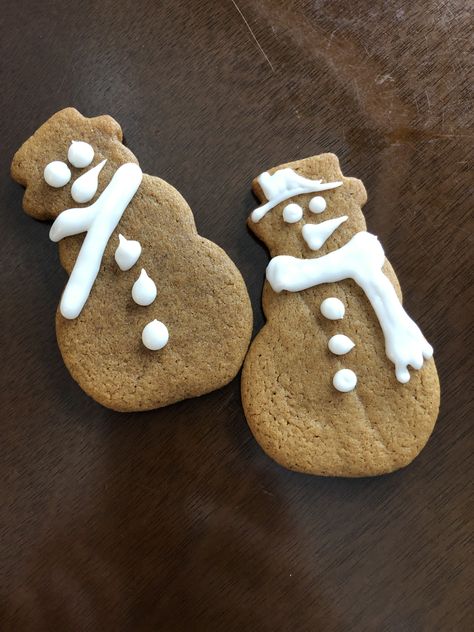 Gingerbread Cookies Snowman, Gingerbread Snowman, Snowman Cookies, Snowman Christmas Decorations, Holiday Cookie, Snowman Decorations, Cookie Box, Holiday Cookies, Christmas Snowman