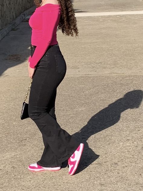 How To Style Pink Dunks, Fushia Dunks, Hot Pink Dunks Outfit, Outfits With Pink Dunks, Pink Nike Dunks Outfit, Dunk Outfit Women, Pink Dunks Outfit, Nike Dunks Outfit, Pink Dunks