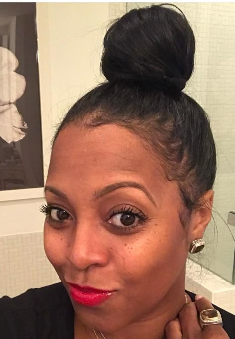 Rudy's topknot 💫 Bob Cut Styles, Black Hair Bun, Queens Crown, Dry Natural Hair, Hair Pics, Sleek Ponytail Hairstyles, Top Knots, Hair Romance, Bun Styles