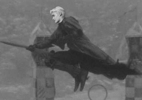 Draco Malfoy (Otto Seppäläinen fancast) playing quidditch ;) Quidditch Draco Malfoy, Quidditch Draco Fanart, Draco Quidditch Fanart, Quidditch Aesthetic Slytherin, Draco Malfoy Fancast, Draco Quidditch, Quidditch Draco, Draco Malfoy Quidditch, Malfoy Quidditch