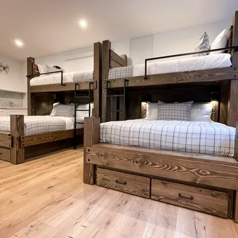 BIG SKY BUNKS Gallery | Custom Bunk Beds Images and Photos Bunk Bed For Adults, Corner Bunk Beds, Cabin Bunk Beds, Modern Bunk, Bunk Bed Room, Bunk Bed Rooms, Adult Bunk Beds, Custom Bunk Beds, Luxury Closets