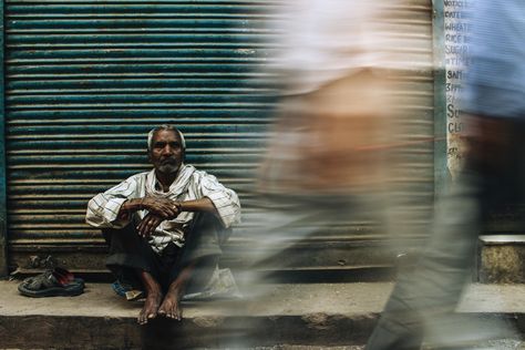 Slow Shutter Speed Photography, Movement Pictures, Sitting On Floor, Movement Photography, Shutter Speed Photography, Shutter Photography, Fast Shutter Speed, Slow Shutter Speed, Slow Shutter