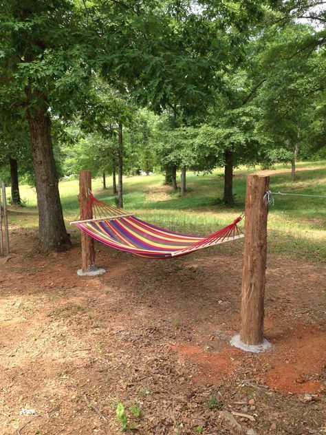 Hammock Holder Diy, Hammock Stand Backyard, Cabin Backyard Ideas, Outdoor Hammock Ideas, Hammocks Backyard, Hammock Ideas Backyard, Hammocks Outdoor, Hammock Posts, Standing Hammock