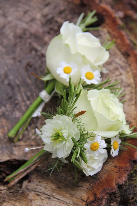 rose and daisy buttonhole - with tiny bit of rosemary Daisy Wedding Theme, Daisy Boutonniere, Boutineer Wedding, Woodstock Wedding, Colorful Wedding Flowers, Button Holes Wedding, Daisy Wedding, Tunbridge Wells, Ceremony Flowers