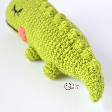 Alligator Free Crochet Pattern By Elisa'c Crochet Crochet Alligator Pattern, Alligator Amigurumi, Crochet Alligator, Crocodile Crochet, Alligator Pattern, Handmade Plushies, Crochet Dinosaur, Bobble Stitch, Lion Brand Yarn