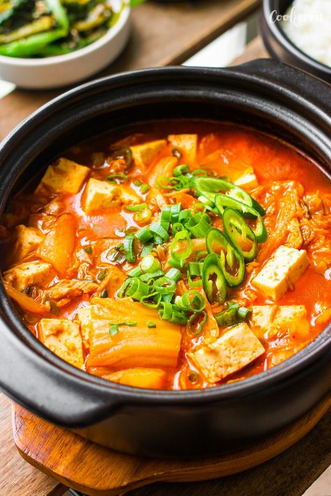 Easy Kimchi Jjigae (Kimchi Stew) - Cookerru Kimchi Jigae Recipe, Kimchi Soup Recipe, Kimchi Stew Recipe, Vegetarian Kimchi, Jjigae Recipe, Easy Kimchi, Kimchi Jjigae, Kimchi Stew, Kimchi Recipe