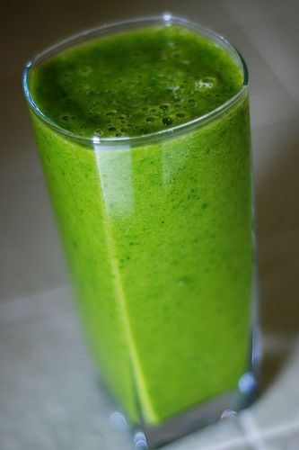 Pear Smoothie Recipes, Resep Smoothie, Pear Smoothie, Spinach Smoothie, Spa Water, Green Smoothie Recipes, Breakfast Smoothie, Smoothie Drinks, Milkshakes