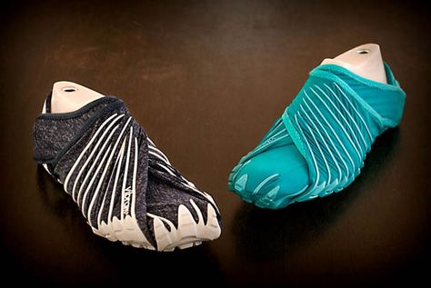 Furoshiki Shoes: a Japanese Wrapping Cloth Inspired Shoes Which Fit Your Feet Perfectly Furoshiki Shoes, Vibram Furoshiki, Japanese Wrapping Cloth, Furoshiki Wrapping, Wrap Shoes, Wrapping Cloth, Italian Shoes, Barefoot Shoes, Gifts For Your Girlfriend