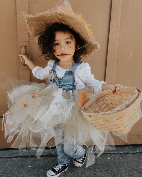 Scarecrow Toddler Costume, Toddler Scarecrow Makeup, Toddler Girl Scarecrow Costume, Toddler Scarecrow Costume Girl, Diy Kids Scarecrow Costume, Baby Scarecrow Costume Girl, Scarecrow Costume Kids, Kids Scarecrow Costume, Baby Scarecrow Costume